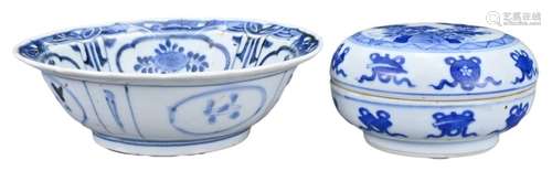 TWO CHINESE BLUE AND WHITE PORCELAIN ITEMS