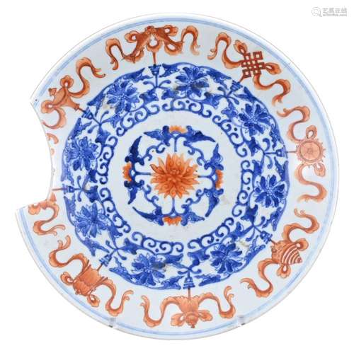 A CHINESE BLUE AND WHITE AND IRON RED 'BAJIXIANG' DISH, 18TH...