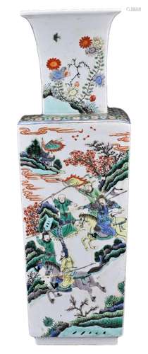 A CHINESE FAMILLE VERTE PORCELAIN VASE, KANGXI MARK