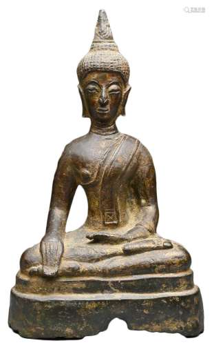 A THAI GILT BRONZE SEATED BUDDHA, 17/18TH CENTURY