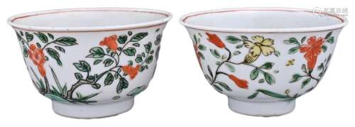 TWO CHINESE FAMILLE VERTE PORCELAIN CUPS, KANGXI PERIOD (166...