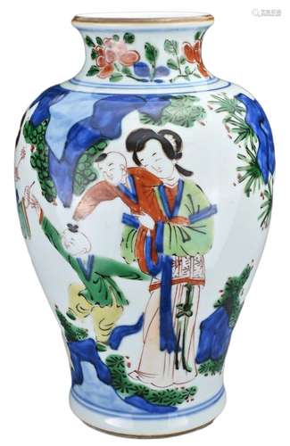 A CHINESE WUCAI PORCELAIN JAR