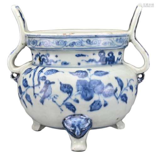 A CHINESE BLUE AND WHITE PORCELAIN TRIPOD CENSER