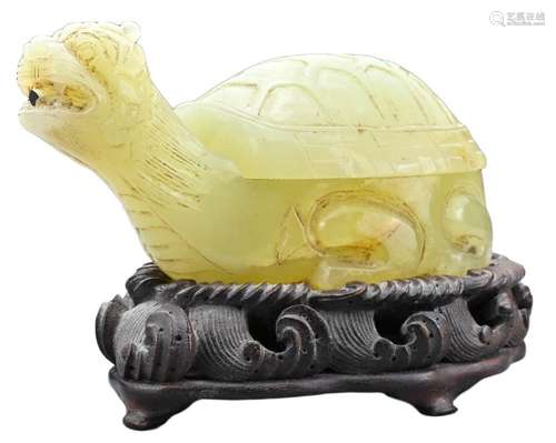 A CHINESE CARVED GLASS BOX AND COVER