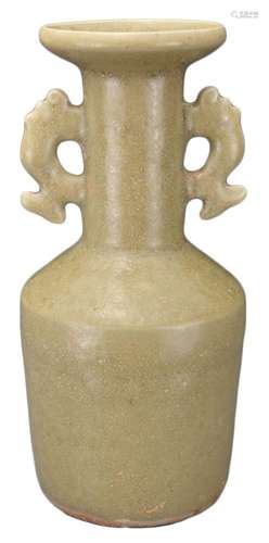 A CHINESE LONGQUAN CELADON MALLET VASE