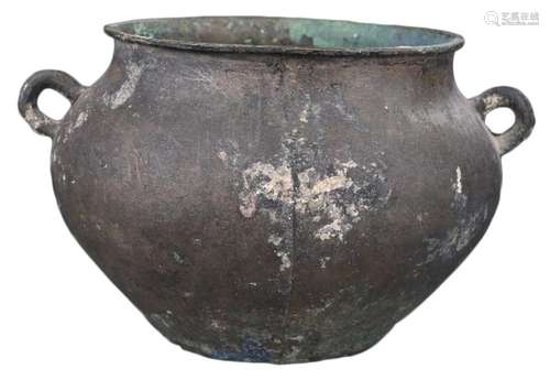 A CHINESE BRONZE VESSEL, MOU, HAN DYNASTY (206BC-220AD)