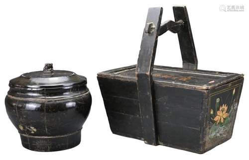 TWO CHINESE CONTAINERS, 19/20TH CENTURY