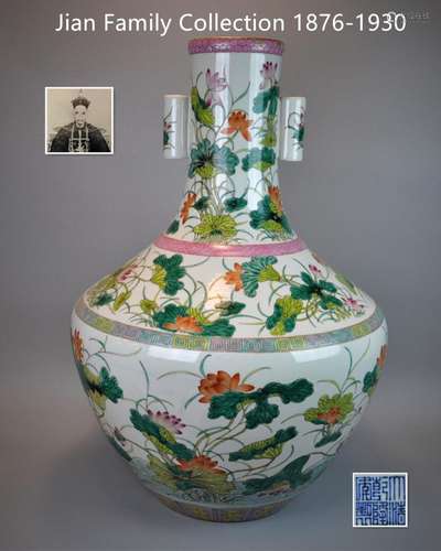 A LARGE CHINESE FAMILLE ROSE PORCELAIN VASE