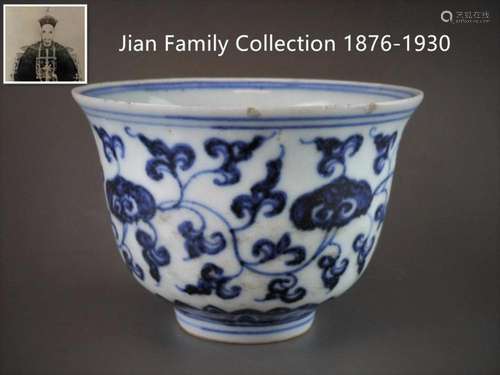 CHINESE BLUE AND WHITE PORCELAIN CUP