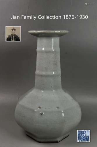 CHINESE GUAN-GLAZED PORCELAIN VASE