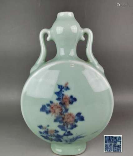 CHINESE BLUE AND WHITE PORCELAIN MOON FLASK