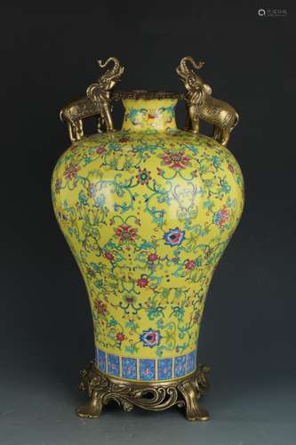 Chinese Porcelain Vase