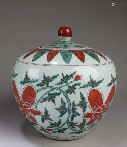 Chinese Famille Verte Porcelain Porcelain Jar with