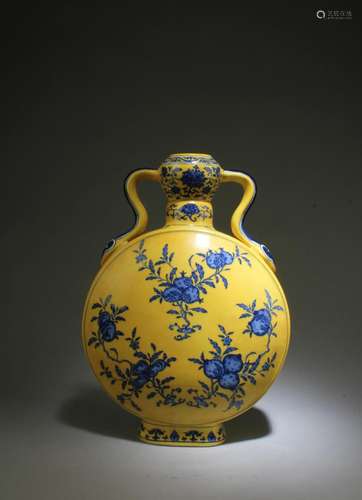 A Famille Jaune Porcelain MoonFlask Vase