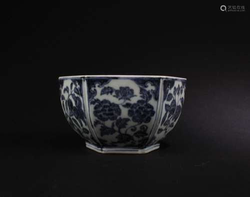 Chinese Blue & White Pot