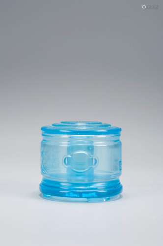 A blue glass thumb ring box