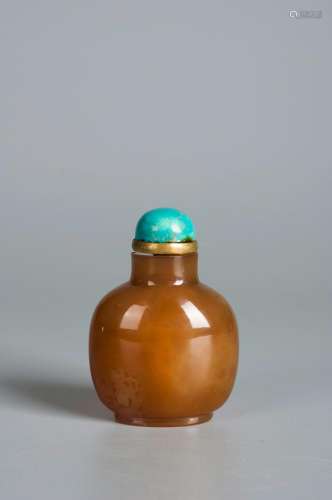 An agate snuff bottle with turquoise lid