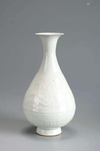 A dragon patterned porcelain yuhuchunping