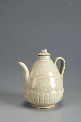 A glazed porcelain pear-shaped pot