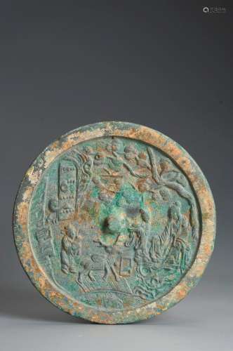 A figure patterned bronze mirror