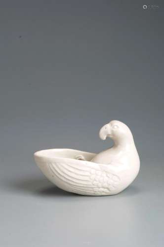 An eagle shaped Ding kiln porcelain ware