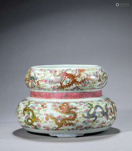 A famille rose dragon and phoenix porcelain ware