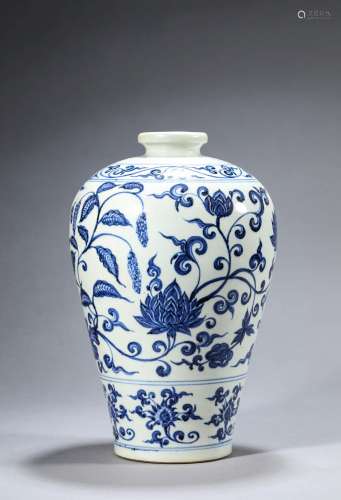 A blue and white lotus porcelain meiping