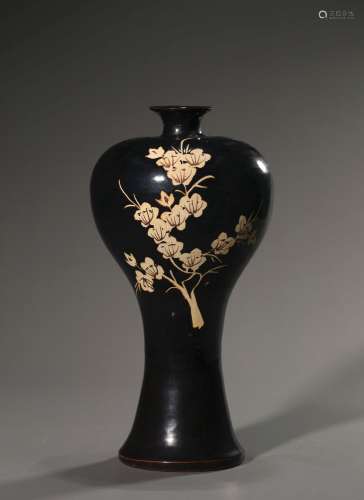 A plum blossom patterned Jizhou kiln porcelain vase