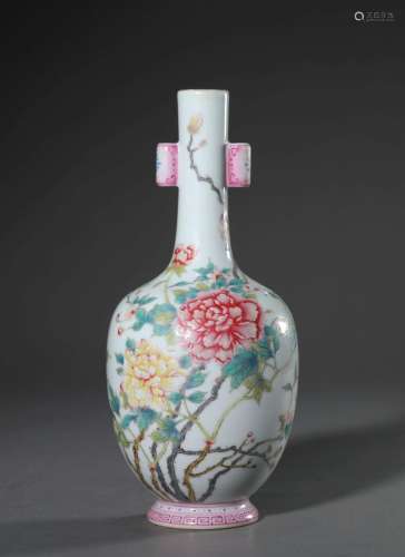 An inscribed famille rose flower porcelain double-eared vase