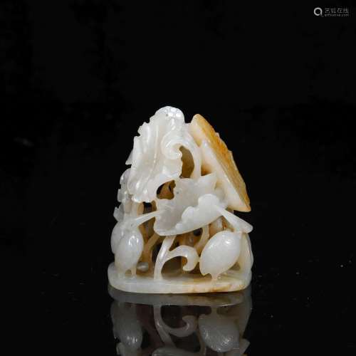 A Hetian jade carved stove top ornament