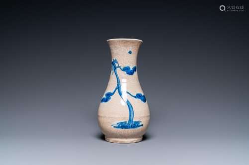 A Chinese blue and white crackle-glazed vase, Kangxi