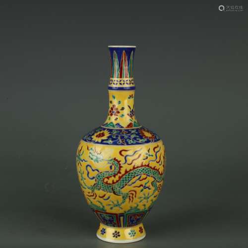 Chenghua Period of Chinese Ming Dynasty Colorful Dragon Patt...