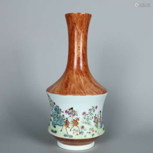 Qianlong Period of Chinese Qing Dynasty A Red Flowers Vase