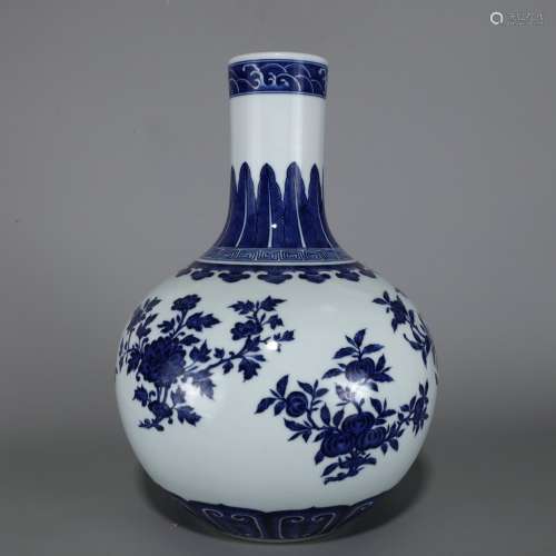 Qianlong Period of Chinese Qing Dynasty  Blue and White Porc...