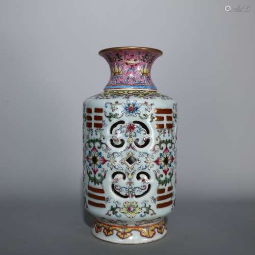 Qianlong Period of Chinese Qing Dynasty  Famille Rose Hollow...