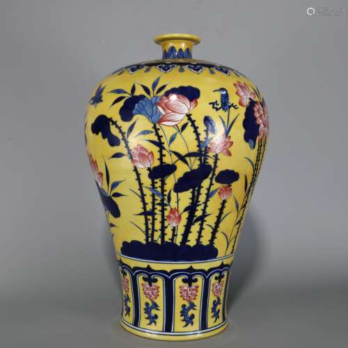 Qianlong Period of Chinese Qing Dynasty  Blue and White Porc...
