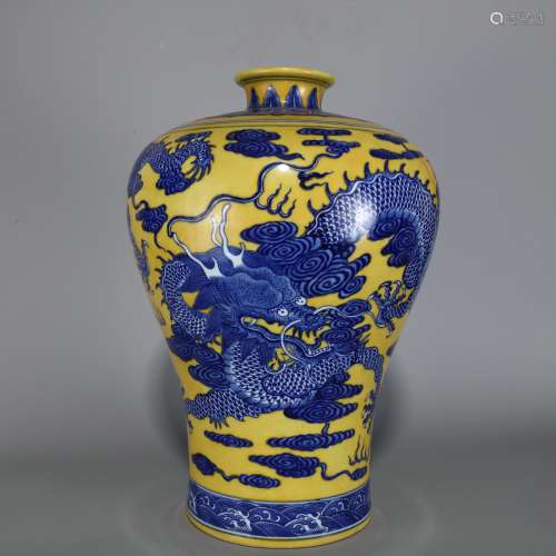 Qianlong Period of Chinese Qing Dynasty  Blue and White Porc...