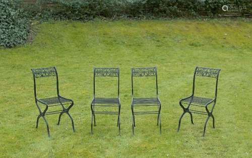 Satz von vier Gartenstühlen