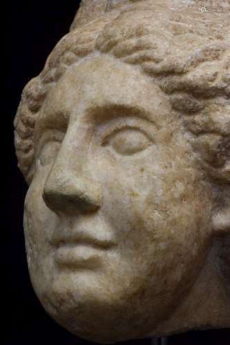 ROMAN MARBLE HEAD OF A NOBLE LADY