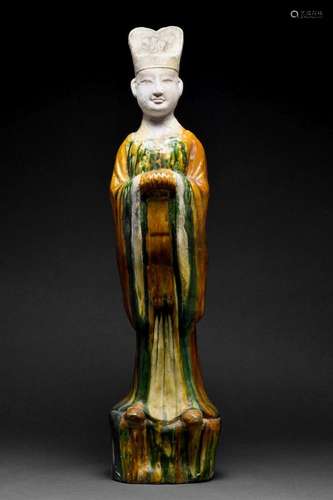 CHINESE TANG DYNASTY SANCAI GLAZED COURT FIGURE