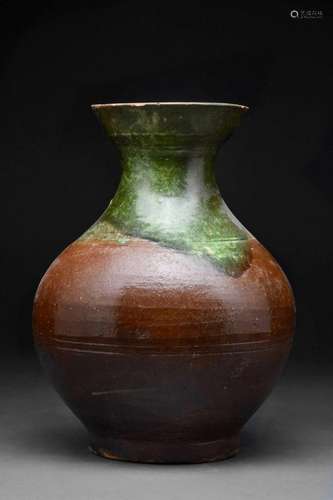 CHINESE GREEN-GLAZED RED POTTERY JAR, HU