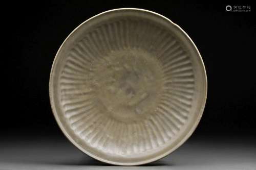 CHINESE LANGQUAN CELADON GLAZED DISH