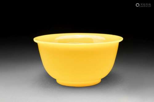 SMALL YELLOW PEKING GLASS BOWL