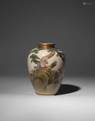 A SMALL JAPANESE SATSUMA VASE BY KINKOZAN