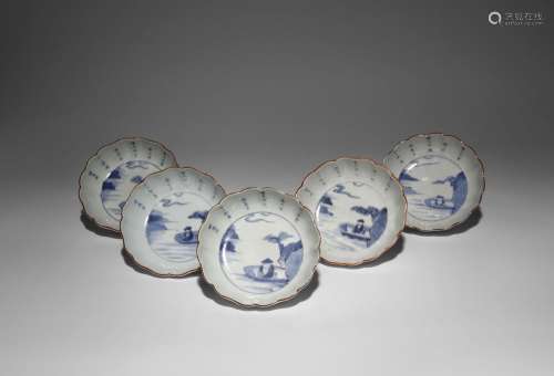 A SET OF FIVE JAPANESE BLUE AND WHITE DISHES