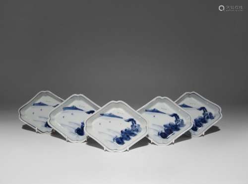 A SET OF FIVE SMALL JAPANESE BLUE AND WHITE DISHES (MUKOZUKE...