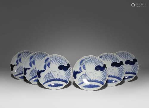 A SET OF SIX JAPANESE BLUE AND WHITE DISHES