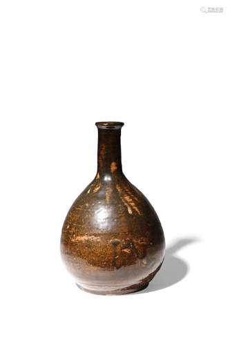 A JAPANESE MINO BOTTLE VASE (TOKKURI)