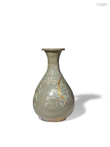 A KOREAN SANGGAM SLIP-INLAID CELADON VASE