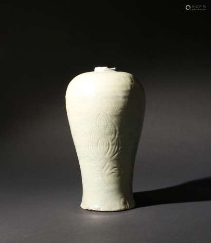 A TALL KOREAN CELADON VASE, MAEBYEONG